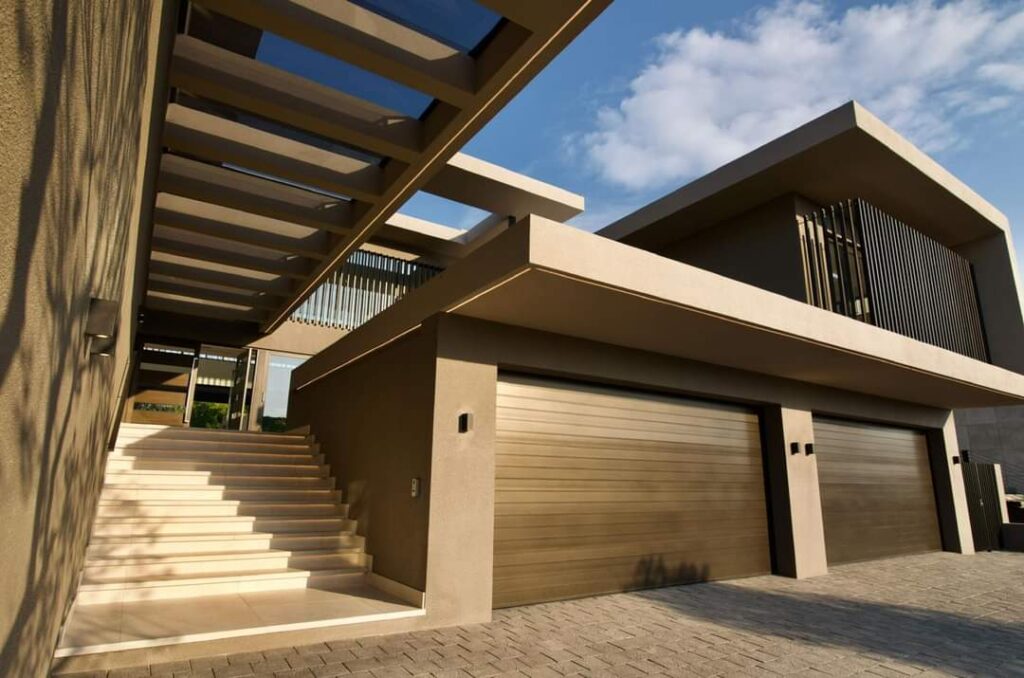 Family house with a double garage